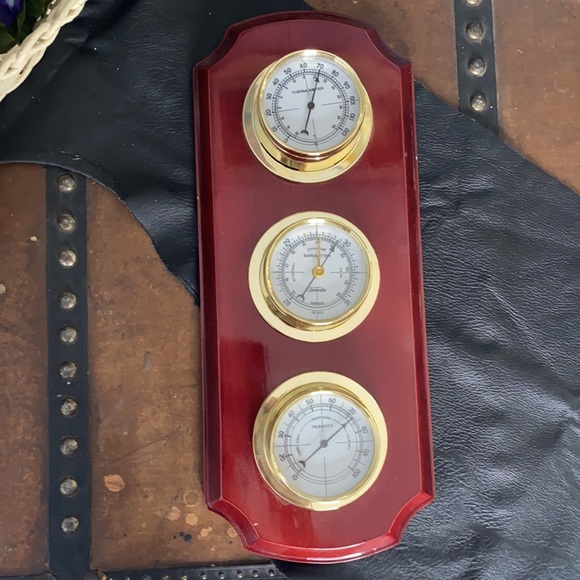 . Vintage Wood Wall Barometer - Weather Station Barometer Hygrometer Thermometer - Picture 2 of 6